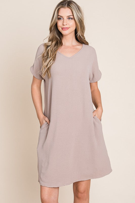 V-Neck Short Sleeve Dress with Pockets For Women – Casual, Stylish and Practical Dress with a Feminine V-Neck Design and Convenient Pockets