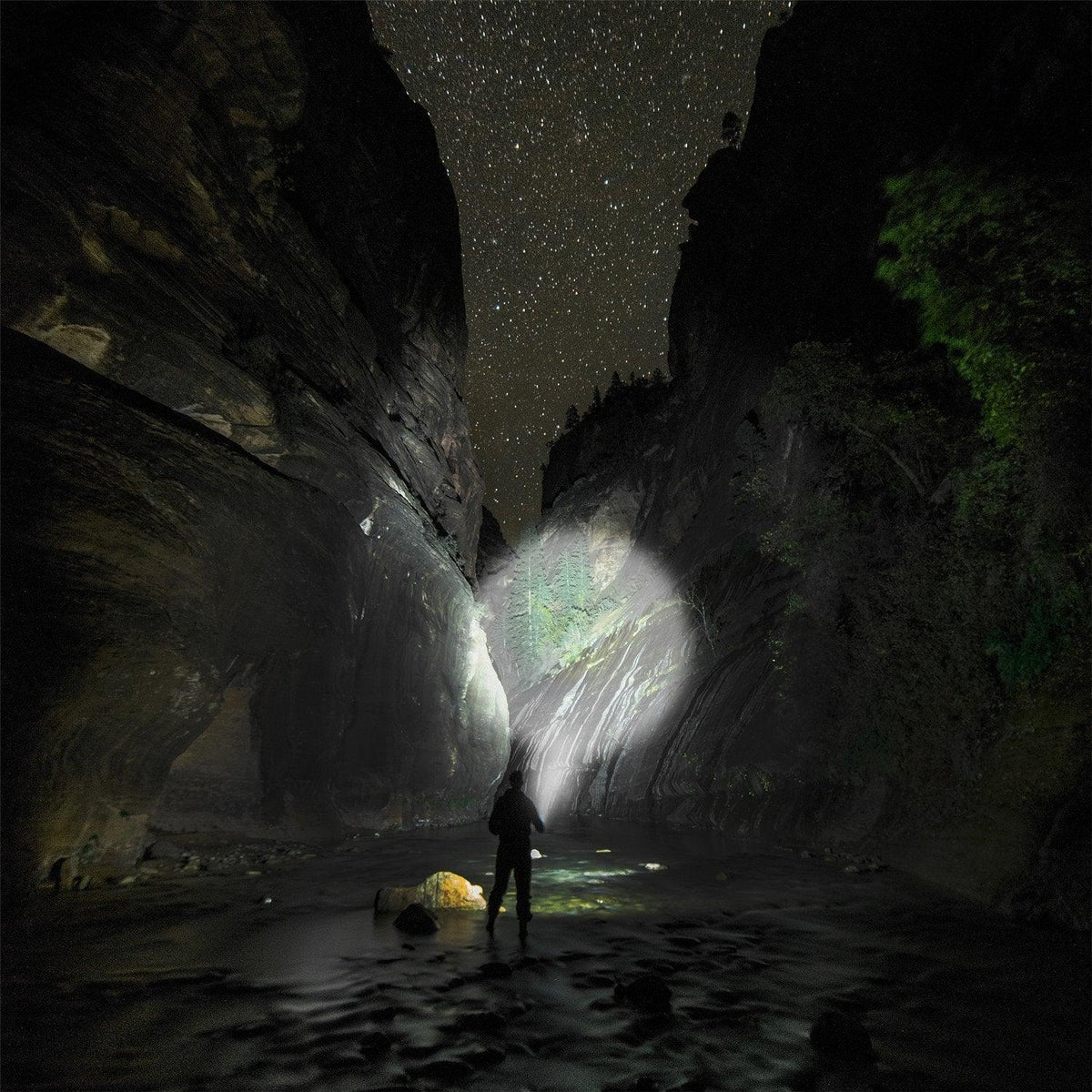 Dual Power LED Flashlight With Pure Beam Slide Focus Waterproof Rechargeable LED USB Telescopic Zoom Portable Flashlight For Night Lighting Night Riding Camping High-Powered Flash Lights
