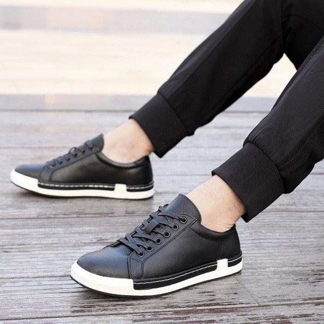 Fashion Leather Mens Shoes Soft High Quality Mens Casual Shoes Flat Footwear Classic Black White Men Fashion Walking Shoes Comfortable Modern Design