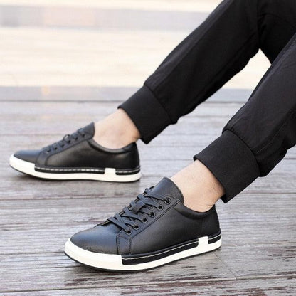 Fashion Leather Mens Shoes Soft High Quality Mens Casual Shoes Flat Footwear Classic Black White Men Fashion Walking Shoes Comfortable Modern Design