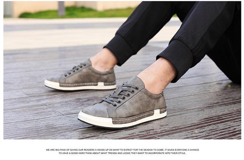 Fashion Leather Mens Shoes Soft High Quality Mens Casual Shoes Flat Footwear Classic Black White Men Fashion Walking Shoes Comfortable Modern Design