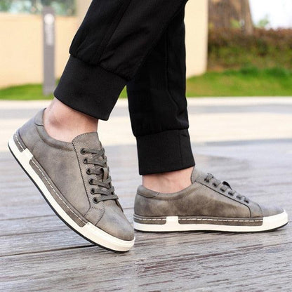 Fashion Leather Mens Shoes Soft High Quality Mens Casual Shoes Flat Footwear Classic Black White Men Fashion Walking Shoes Comfortable Modern Design
