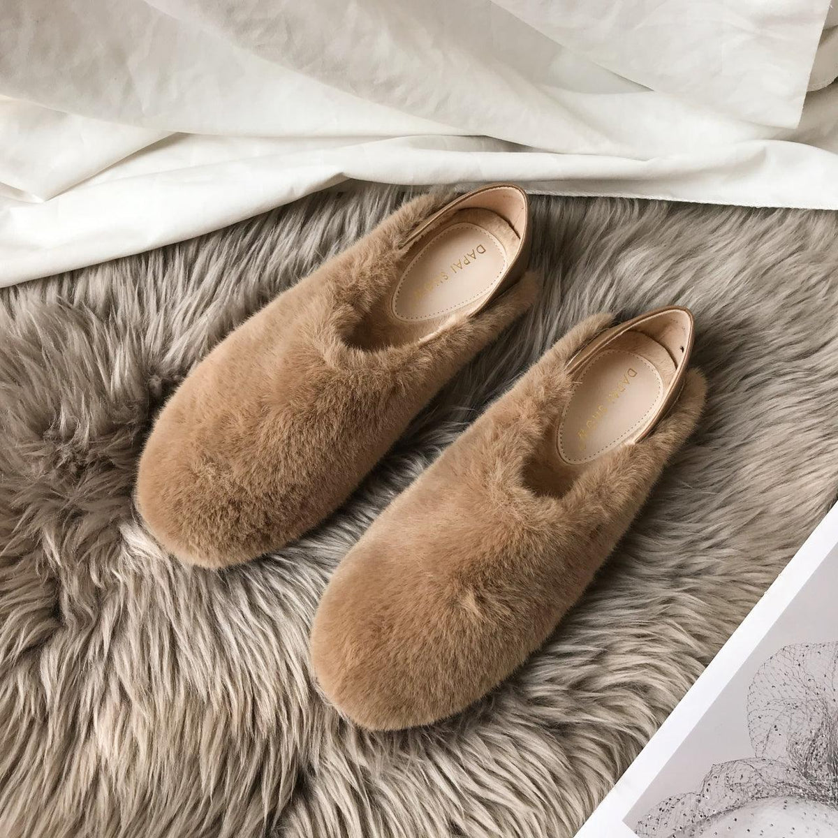 Warm Fur Loafers Women Winter Shoes Indoor Furry Flats Round Toe Fluffy House Warm Wool Slippers Memory Foam Anti-Skid Sole House Shoes Indoor Outdoor Slippers